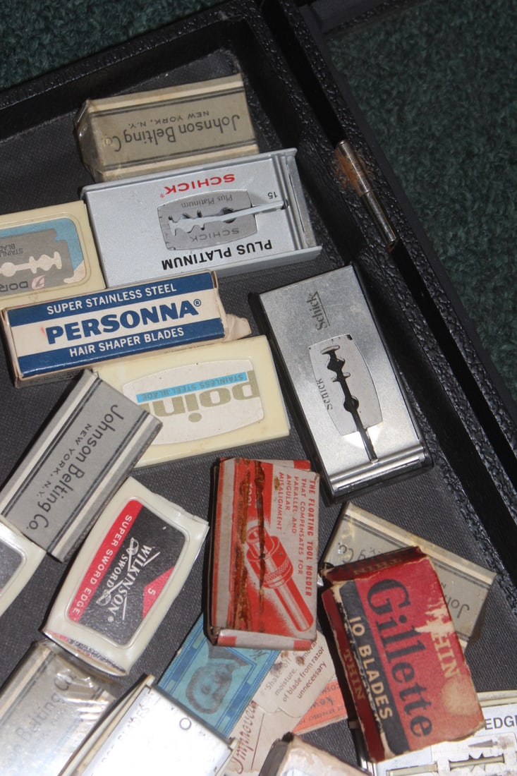 Old Razor Blades plus Case - 9
