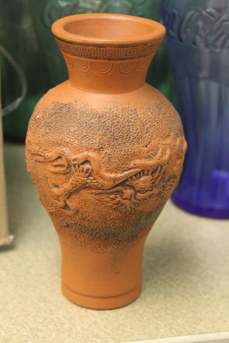 Antique Chinese Pottery Dragon Vase: 5 3/4" tall
