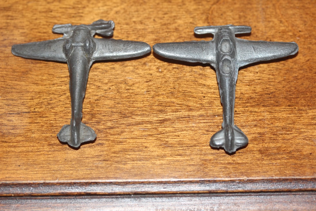 A Lot of 2 Miniature Pewter Airplanes: as shown on photos