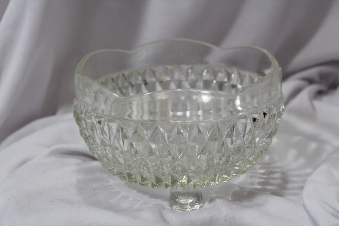 A Pressed Glass Footed Bowl: 5" in diameter