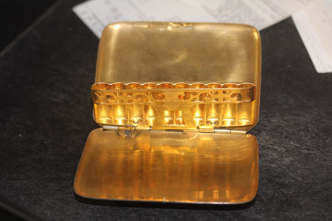 Havone EAM Silverplate Cigarette Case: with goldwash - 4 3/8" across