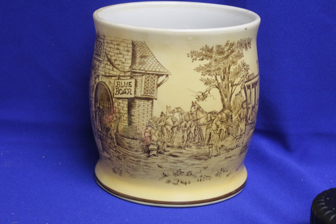 A Decorative Cookie Jar: 6 1/8" tall