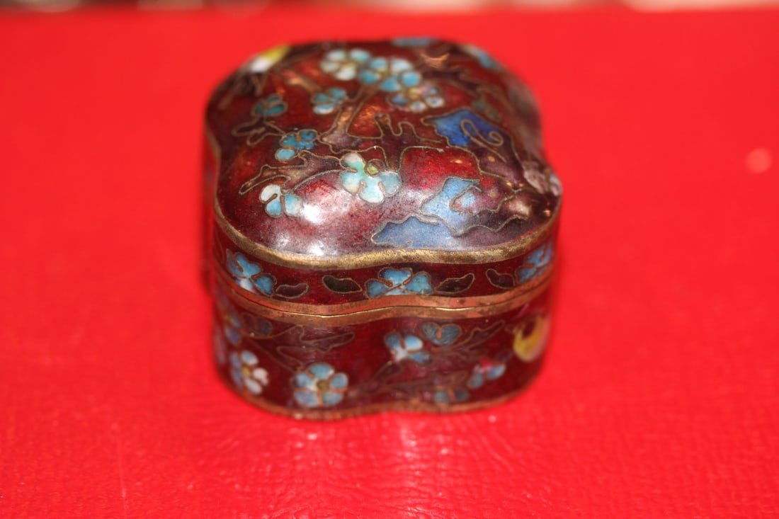 Antique Chinese Cloisonne Trinket Box