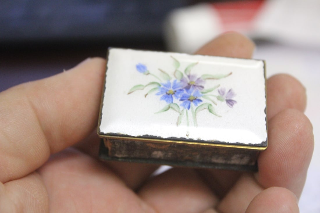 Enamel Match Box: as shown