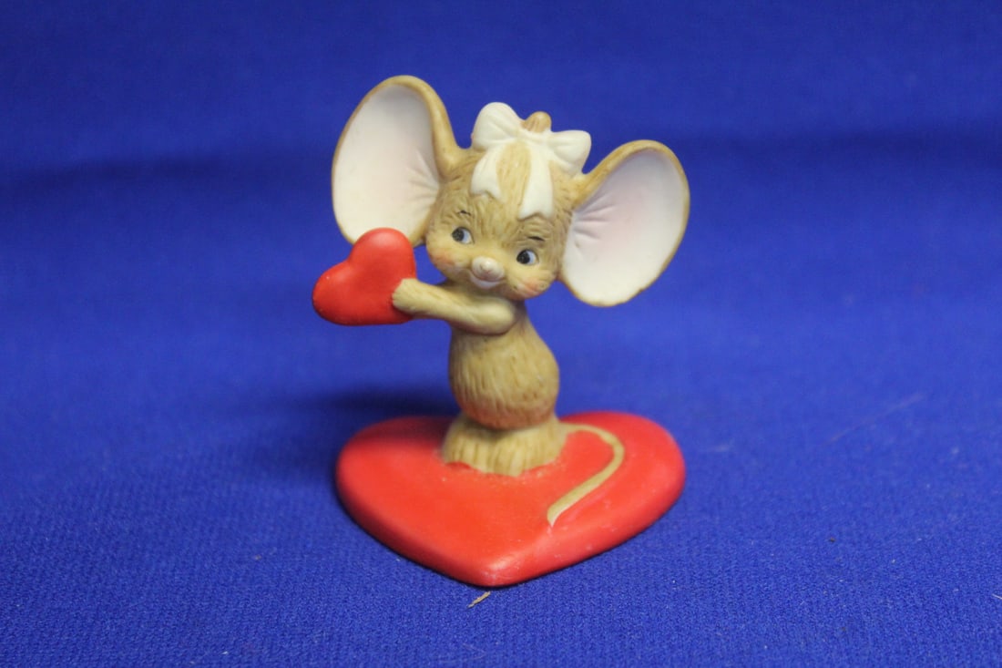 A Small Lefton Porcelain Mouse: 3" tall