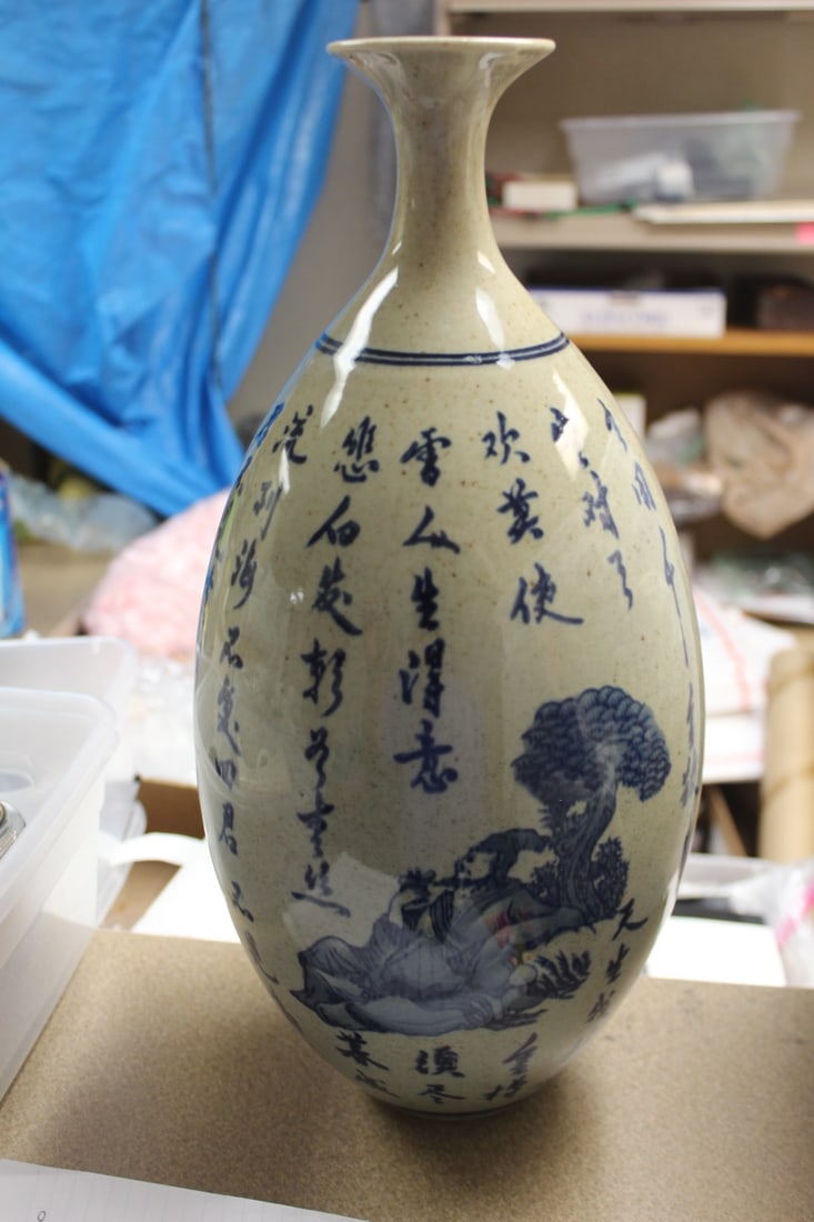Decorative Chinese Ceramic Vase: 16" tall