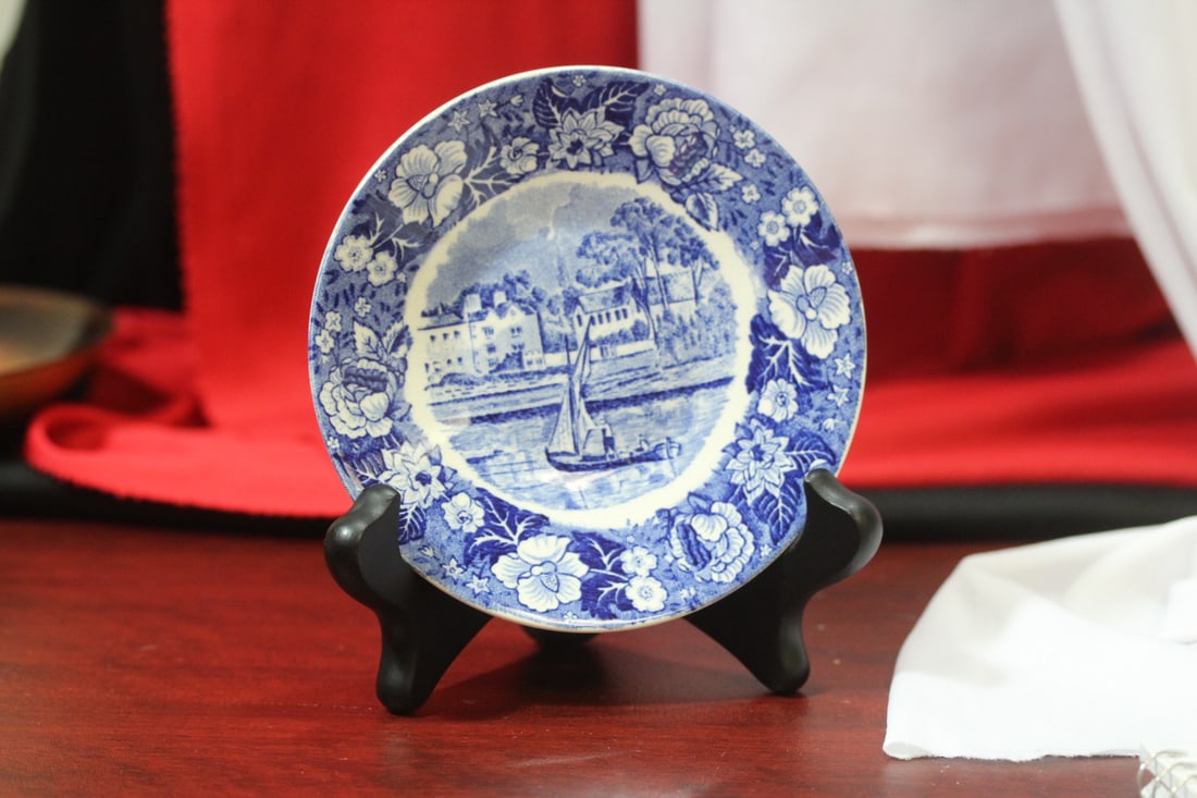 An Antique Palissy Pottery (1 of 4)