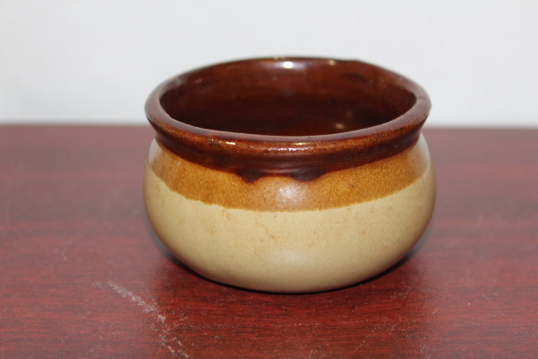 A Small Pottery Container: 2 3/4" in diameter