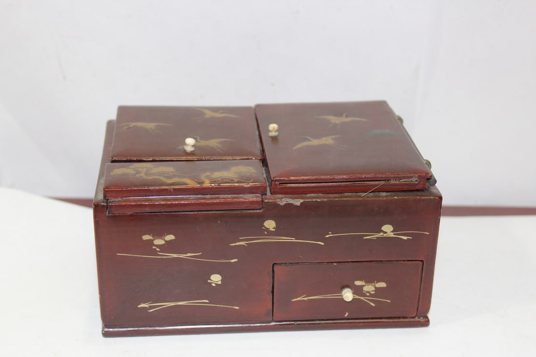 A Japanese Lacquer Box (1 of 9)