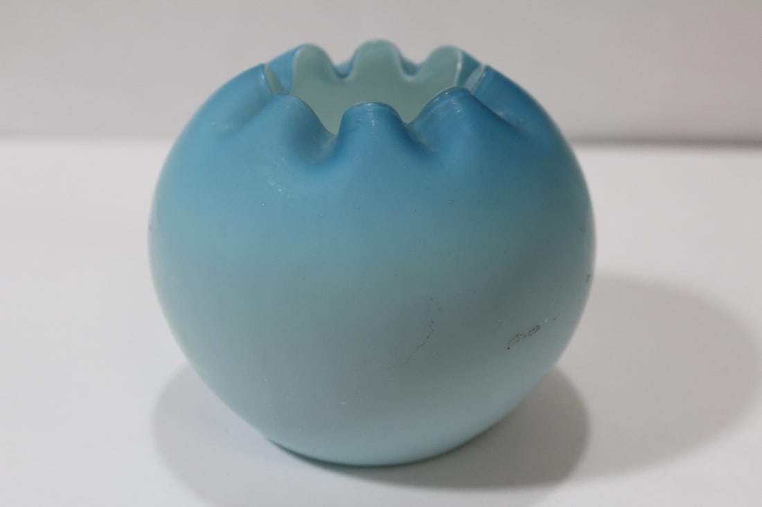 A Peachblow Sating Glass Bowl or Vase