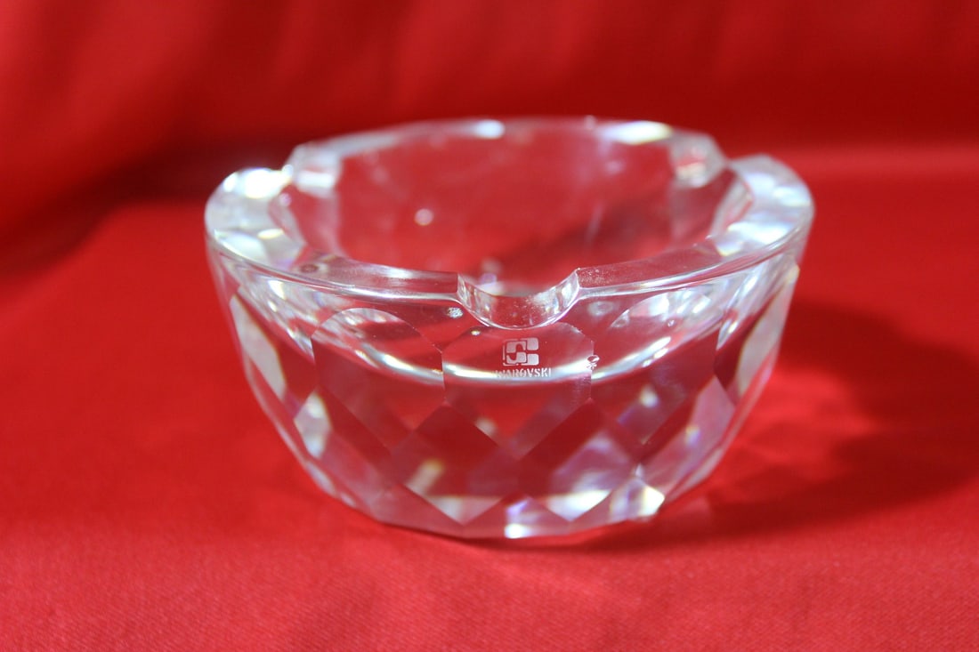 A Swarowski Ashtray: please note: one little nick, next to the mark as shown