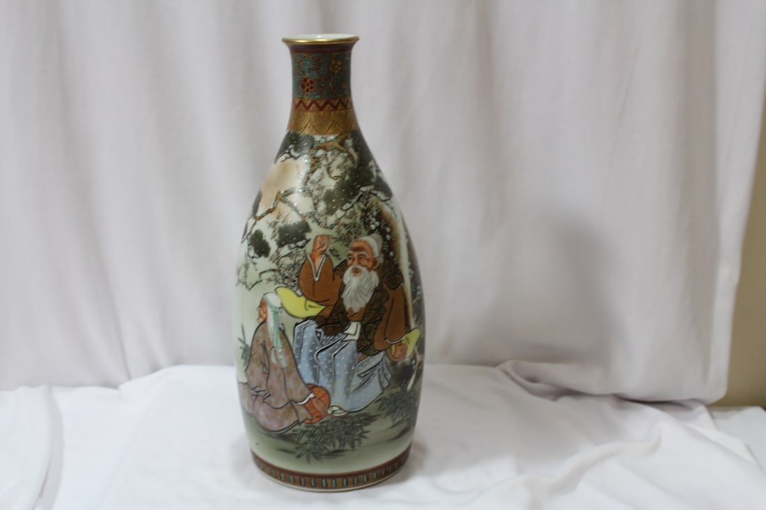 A Signed Japanese Kutani Bottle: very detailed and beautifully done - 11 3/8" tall - possibly imperial