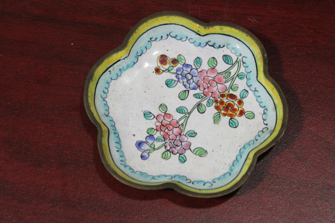 An Antique Chinese Enamel Dish: marked China - 3 3/4" in diameter