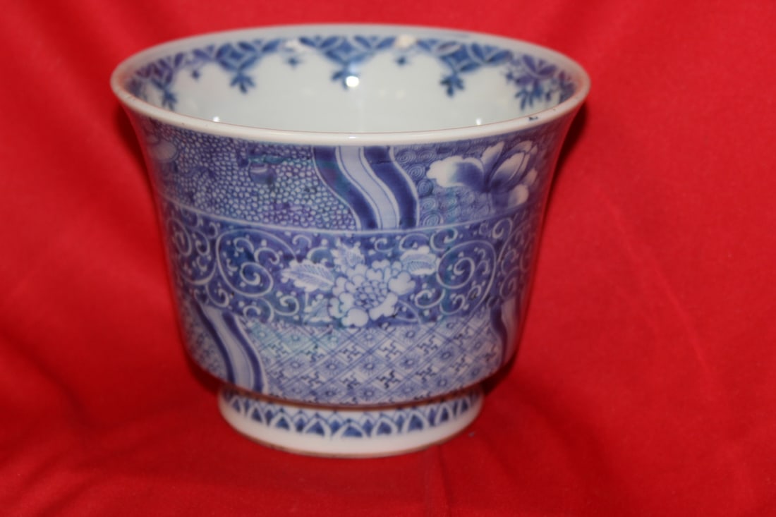 A Japanese Arita/Imari Bowl: Most likely 19th century - please note: manufacturer's imperfection - very good work and pattern - 4 1/2" tall