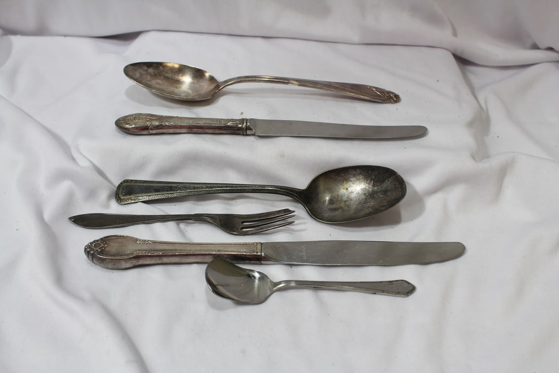 Lot of 6 Silverplated Utensils: knife= 9 3/8"