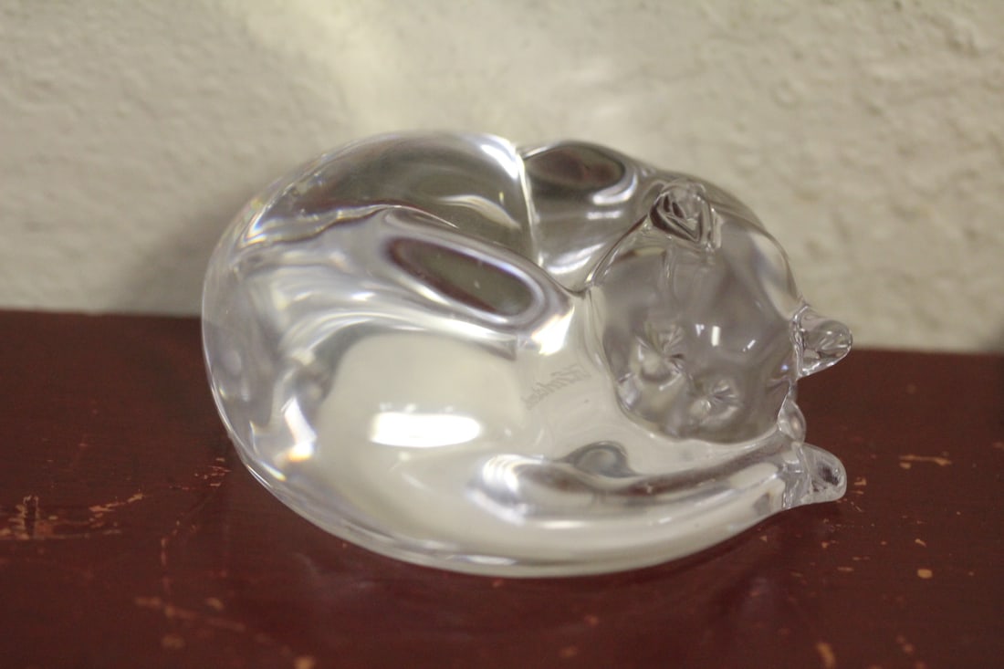 Hadeland, Norway Crystal Cat: signed - 3 inches in diameter