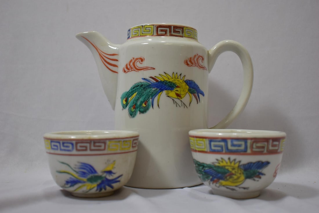 Antique Chinese Teapot and Two Cups: Please note: lid restored - teapot= 5 7/8" tall