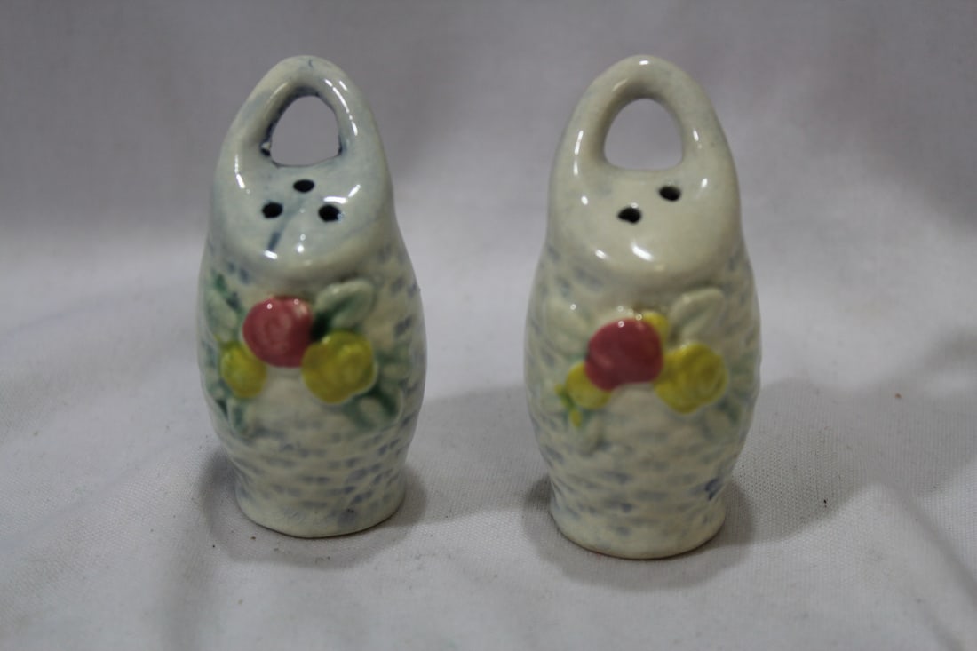A Pair of Ceramic Salt and Pepper Shakers: 2 5/8" tall