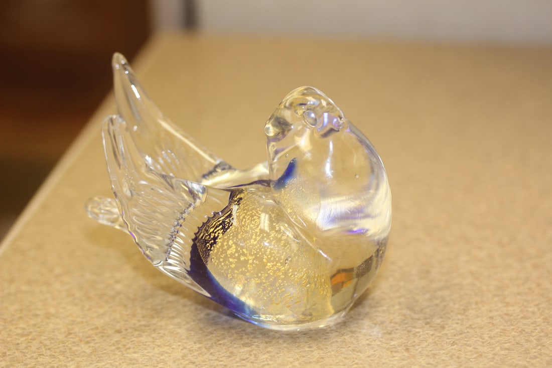 Art Glass Bird: 3 3/8" across