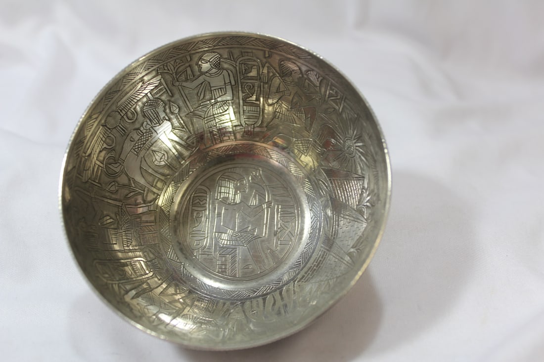 An Egyptian Silver Bowl: 4 1/8" in diameter - weights: 133grams