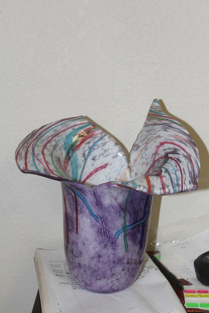 Signed Robert Hamnod Artglass Vase: 11 3/4" at the widest point - 12" at the tallest point
