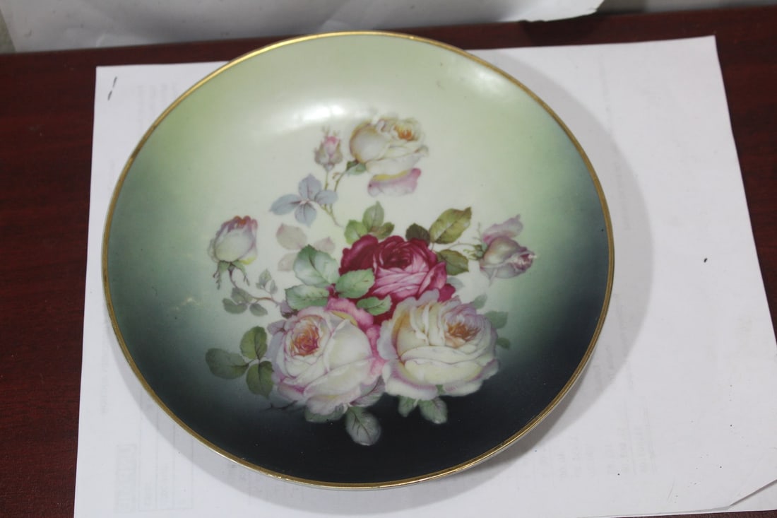 A Hand Painted and Makers Marked Plate: 8" in diameter