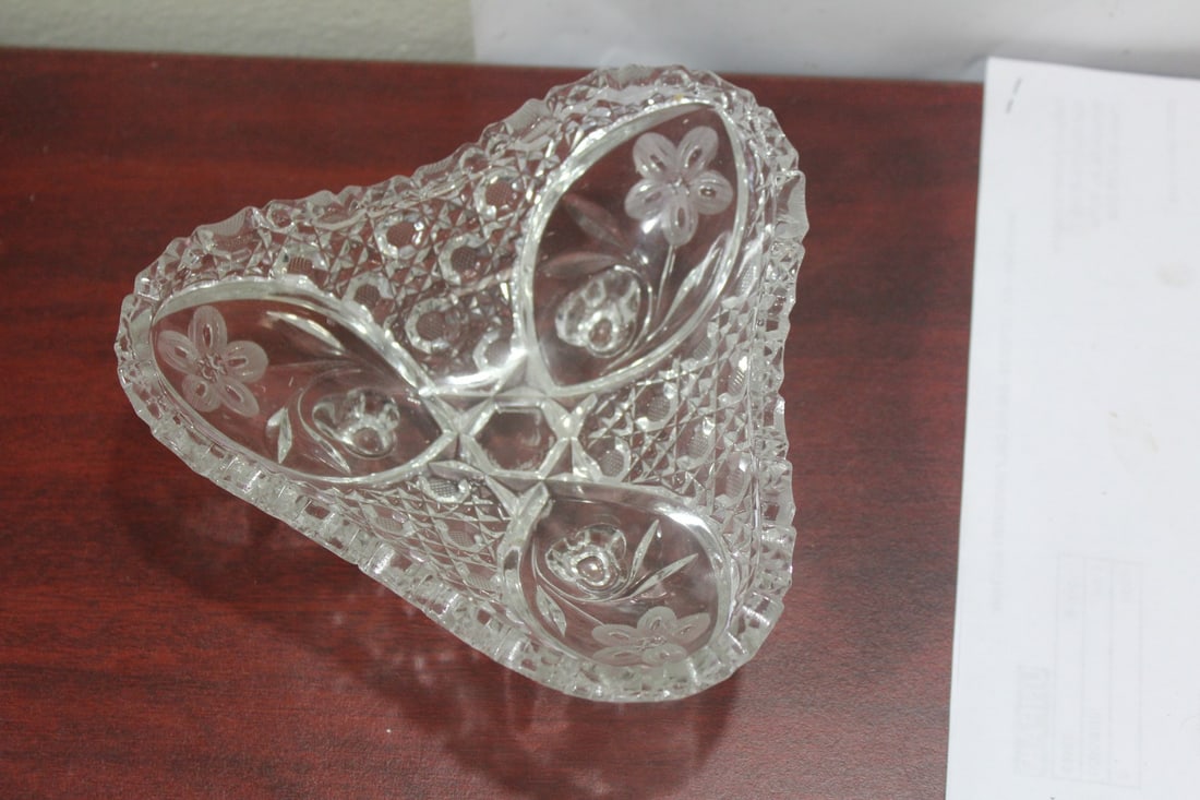 A Pressed Glass Footed Bowl: 6 1/2" in diameter