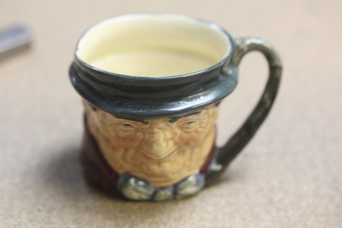 Small Royal Doulton Toby Mug: 2 1/4" tall