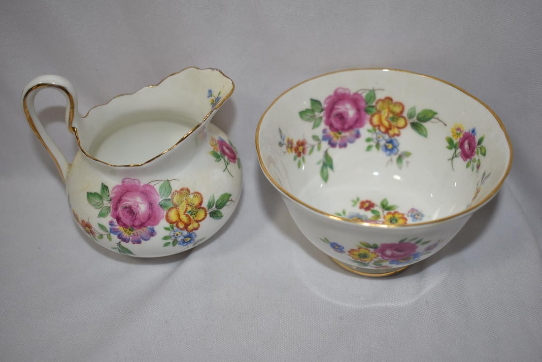 Royal Chelse Creamer and Bowl Set: Bowl= 2 1/2" tall