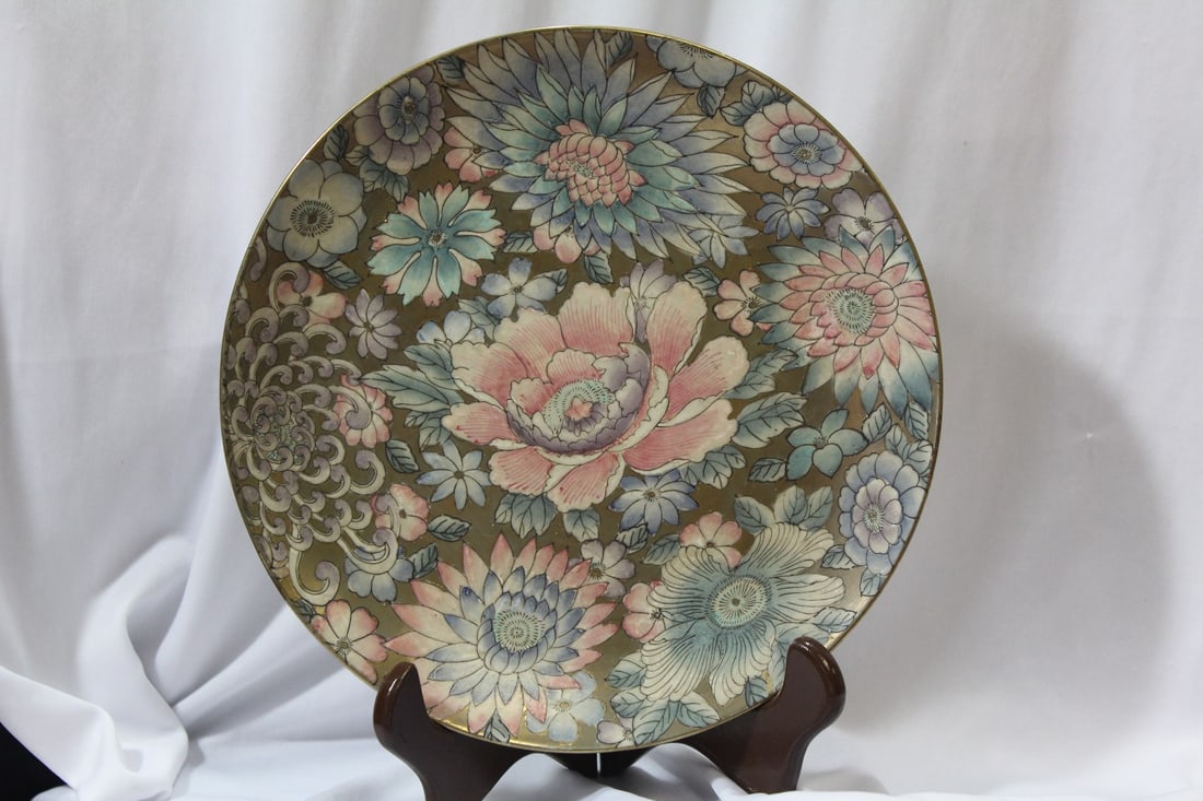 A Vintage Chinese Plate: 10 1/4" in diameter