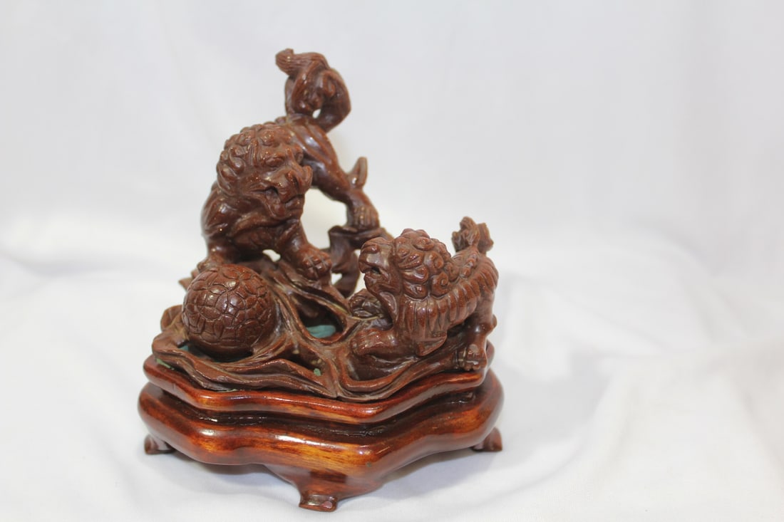 Chinese Carved Foo Dogs?: with stand - please note:glued to stand - some sort of stone, probably gold stone or tiger eye - possibly 1970's - 4 3/4" tall