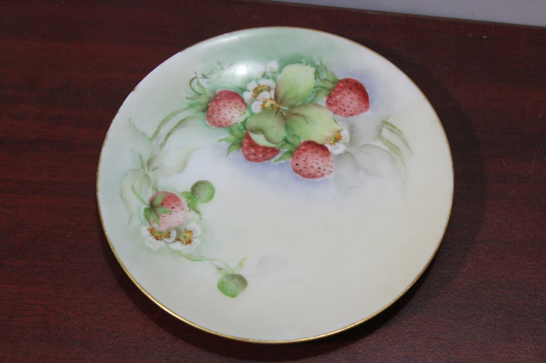 An Antique Bavarian Sevres Plate: 6" in diameter