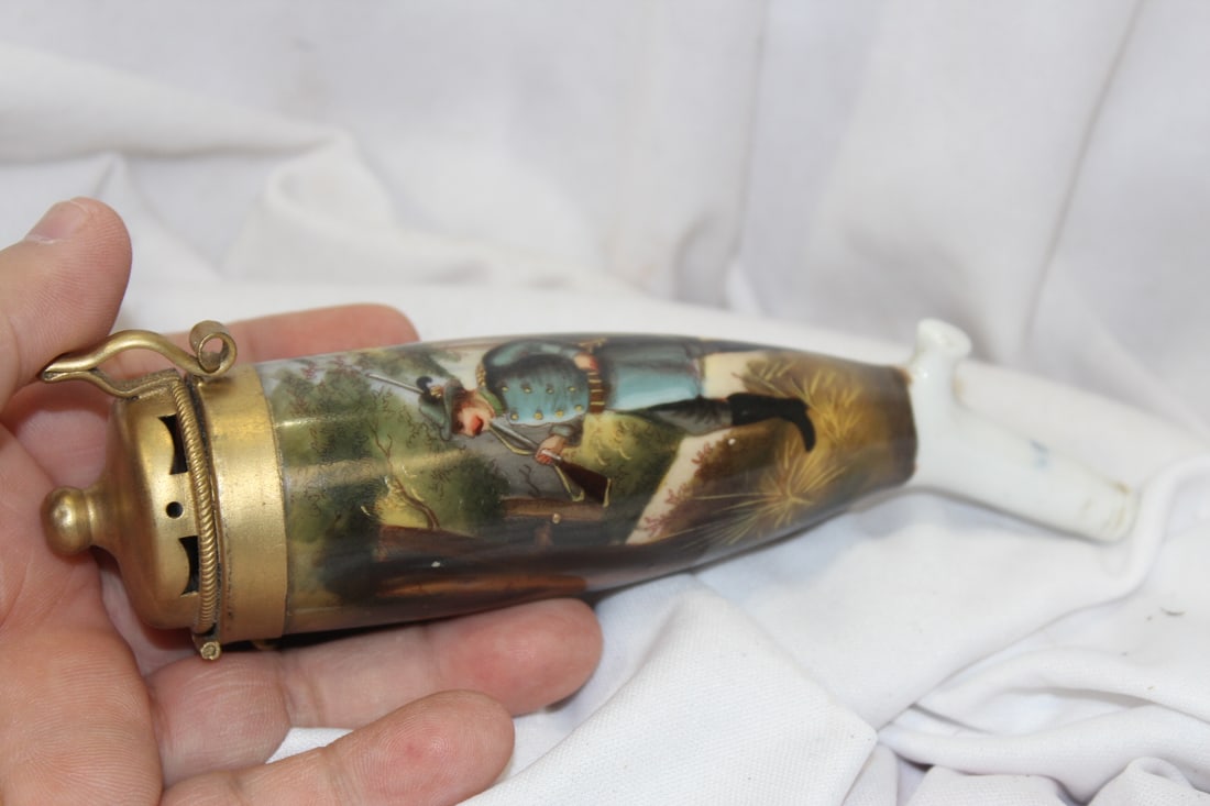 A Handpainted Hunting Scene Tobacco Pipe: 6" across - please note: small chip on the spout