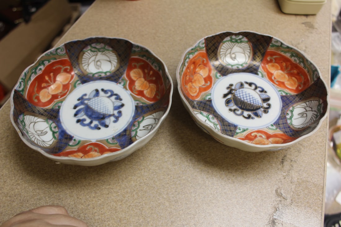 Pair of Imari Bowls: 19th century - 6 inches in diameter each