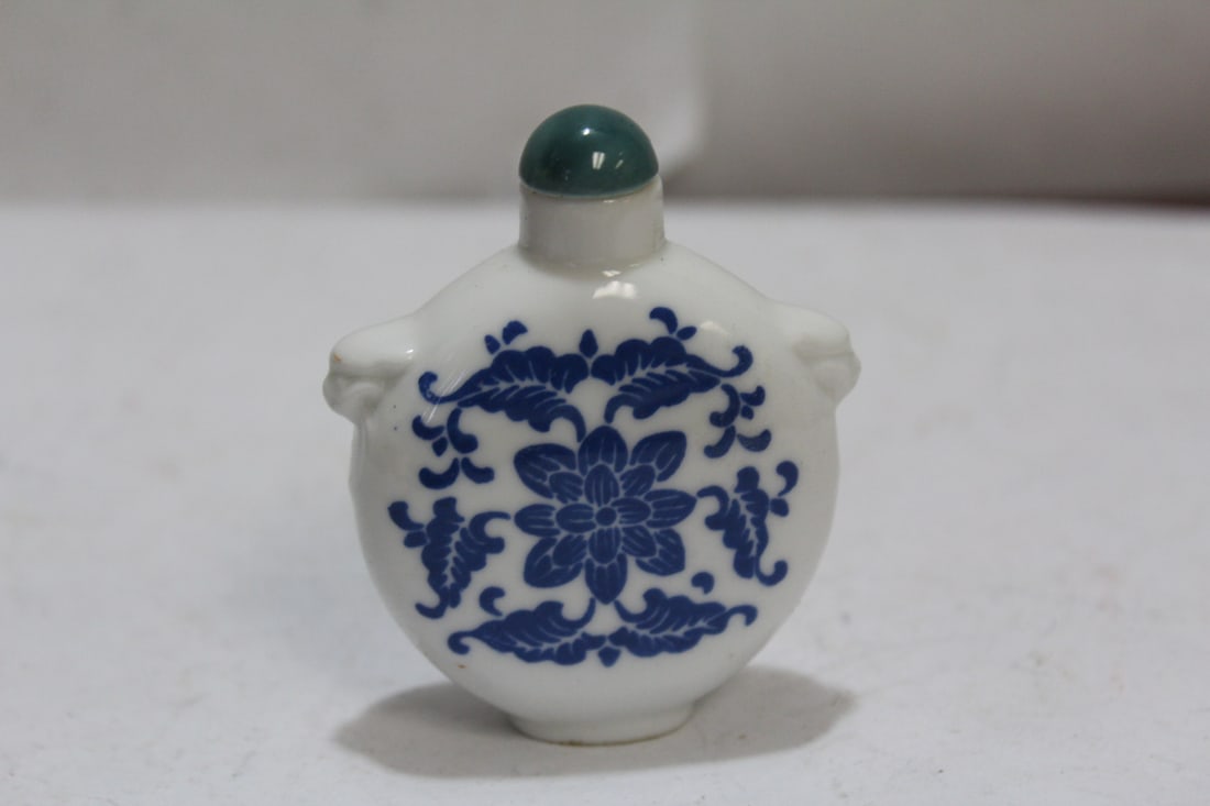 A Porcelain Snuff Bottle: 2 3/4" tall