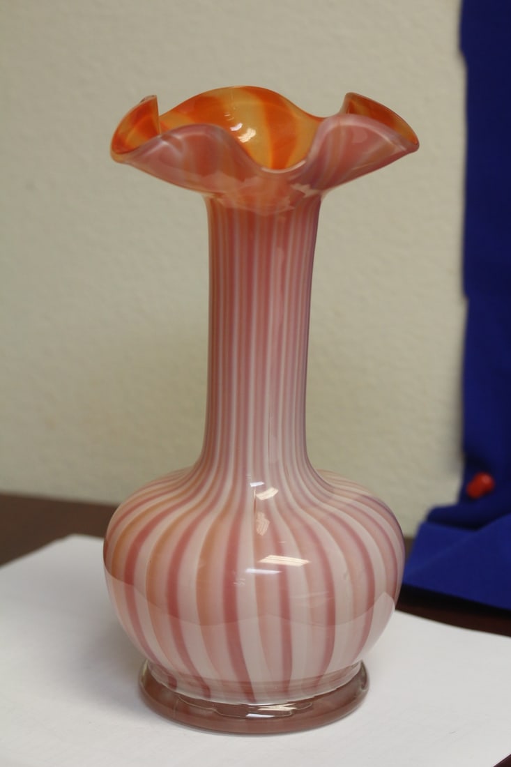 A Handblown Artglass Vase: 9" tall