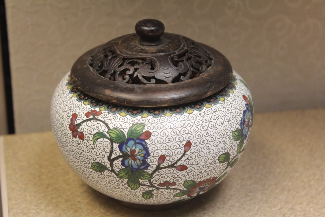 Antique Chinese Cloiosnne Bowl: with a well carved wooden lid - marked "China" - 4 1/2" tall