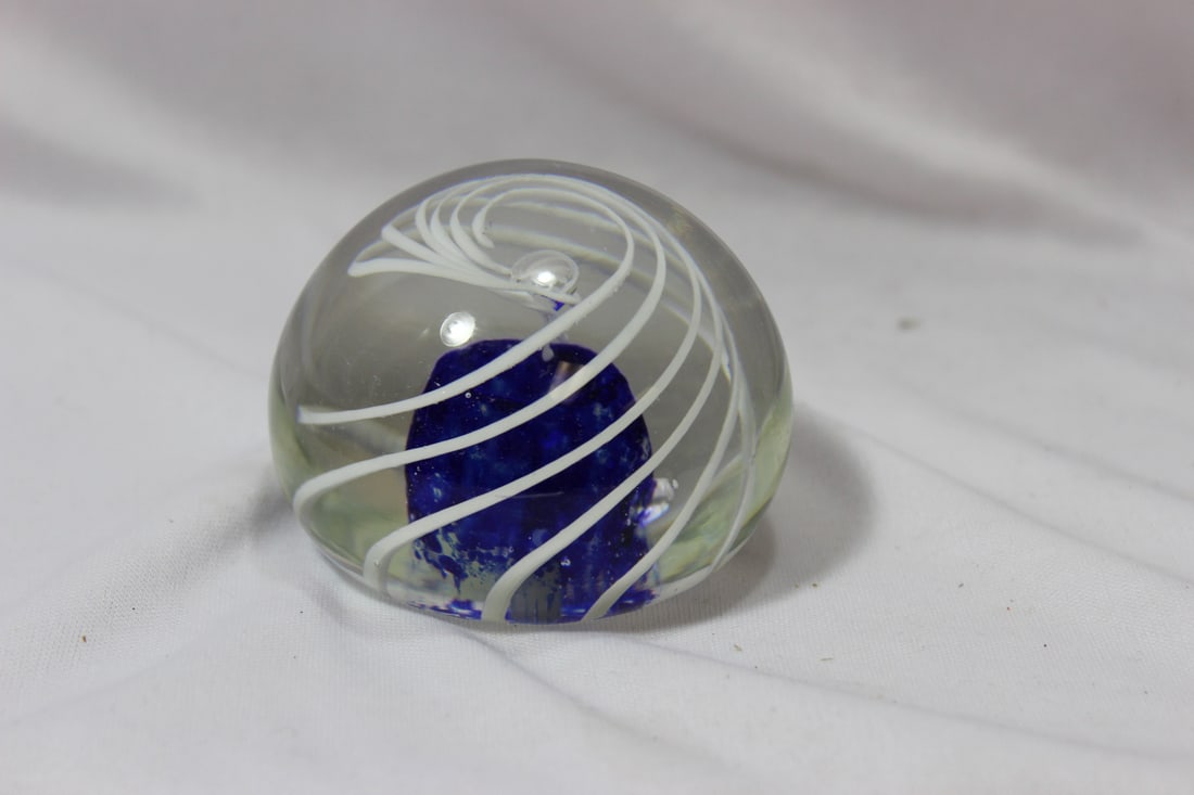 An Artglass Paperweight: 2 7/8" in diameter