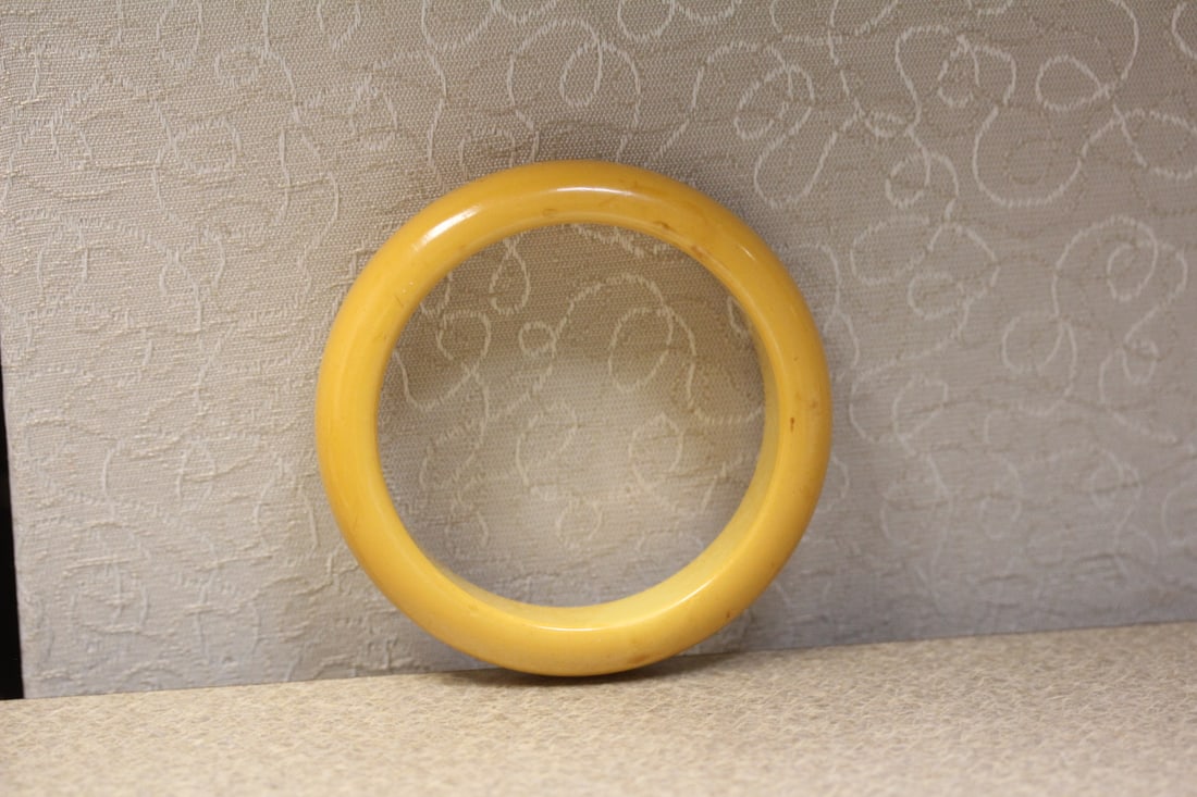 Vintage Bangle Bracelet: bakelite/lucite - 2 1/4" inside diameter