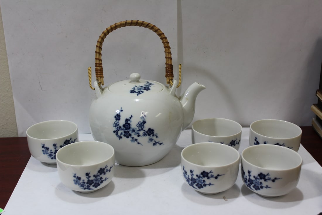 Set of 7 Japanese Blue and White Cup and Teapot: teapot= 6 1/2" across from spout to body