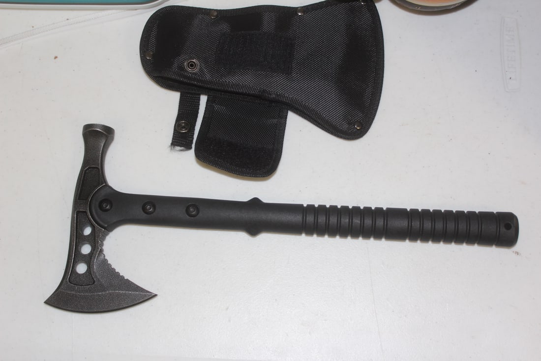 Axe and Hammer Combo: 15 1/2" long