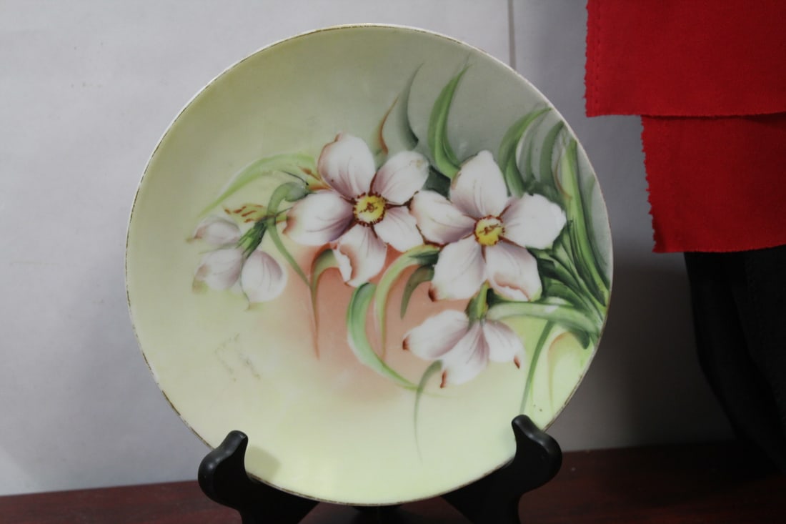 An Antique/Vintage Bavarian Plate: handpainted - 7 5/8" in diameter