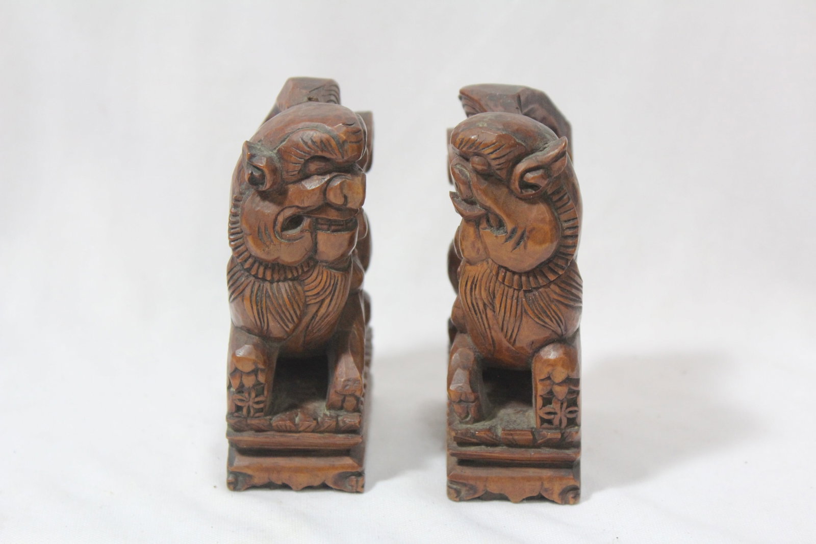 A Pair of Carved Wooden Foo Lions: 3 7/8" tall