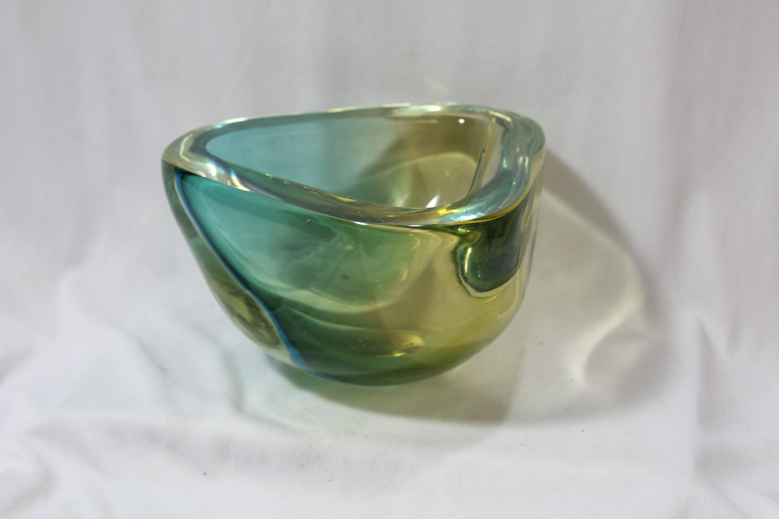 A Rare Signed Murano Glass Bowl: signed L. Onesto Murano, Italy - beautiful artglass - 7" across