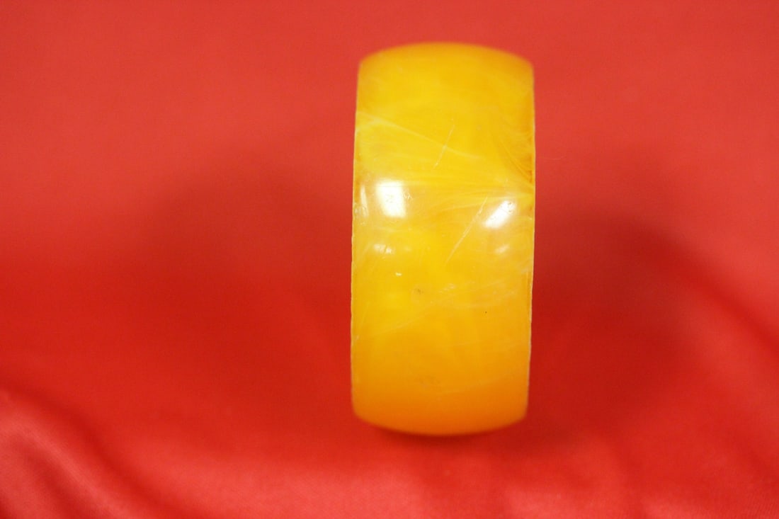 A Lucite? Bakelite? Bangle Bracelet - 4