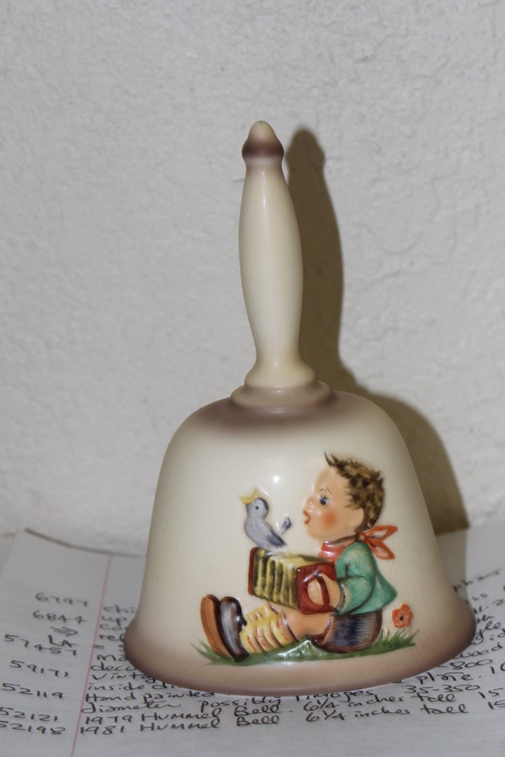 1978 Hummel Bell: 6 1/4 inches tall