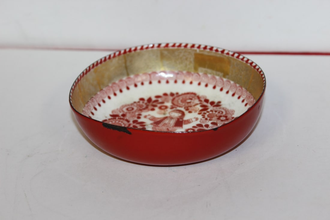 A Retro Enamel Bowl: please note: loss - 4 3/8" in diameter