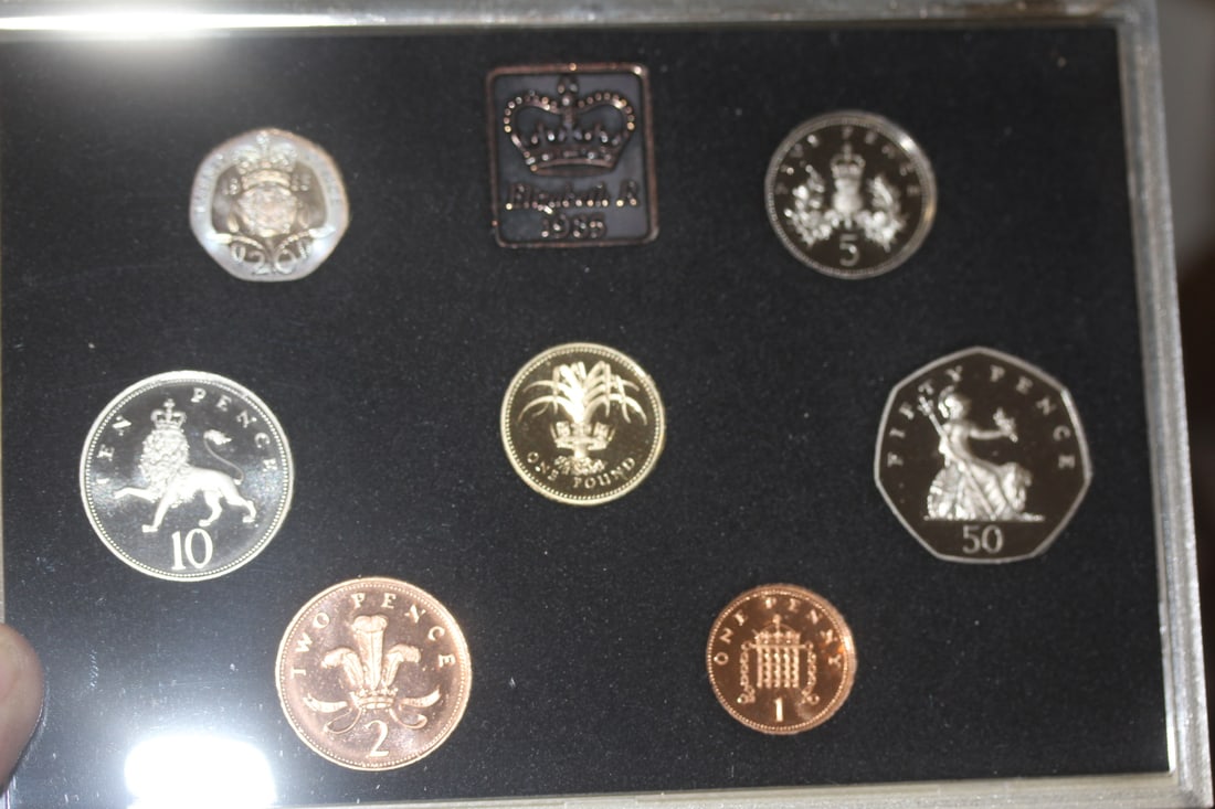 1985 Royal Mint Coin Set: as shown