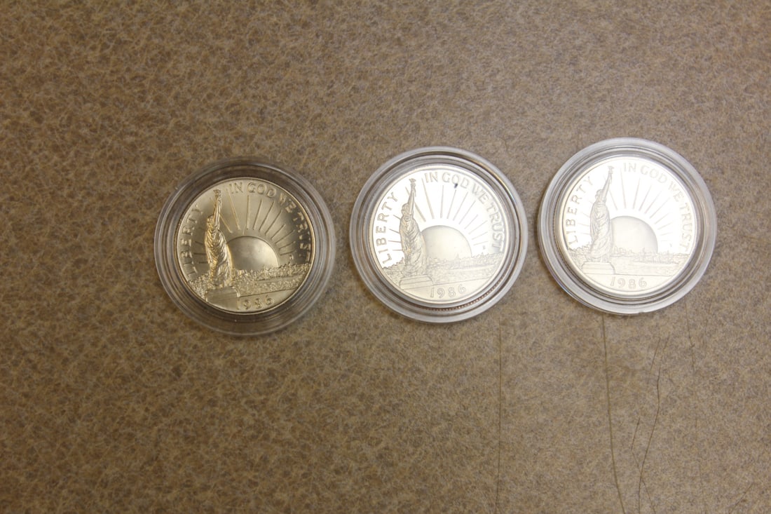 Lot of 3 1986 Liberty Half Dollar: clad