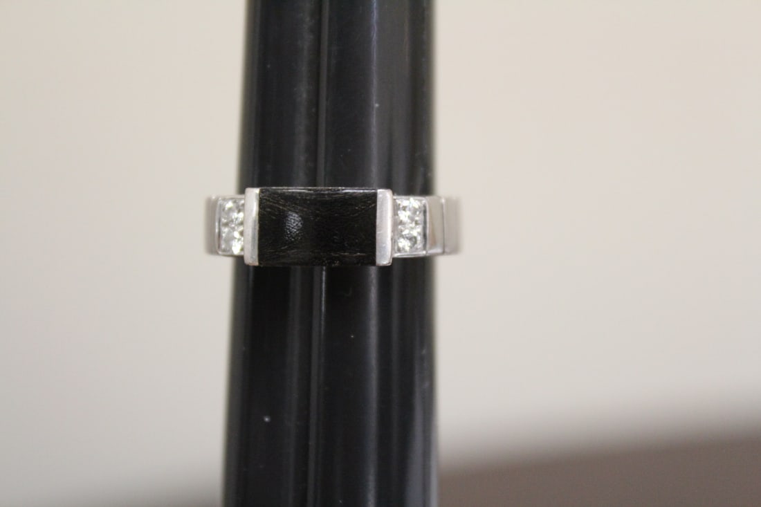 A Very Nice 18K White Gold and Onyx Ring: men's ring with diamond accent - weights almost half an ounce